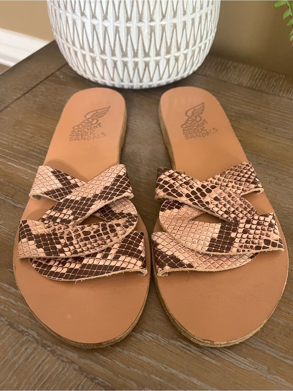 ANCIENT GREEK Desmos Snake Print
Leather Slides Flats Slip On Sandals
Size 9 - Picture 5 of 11